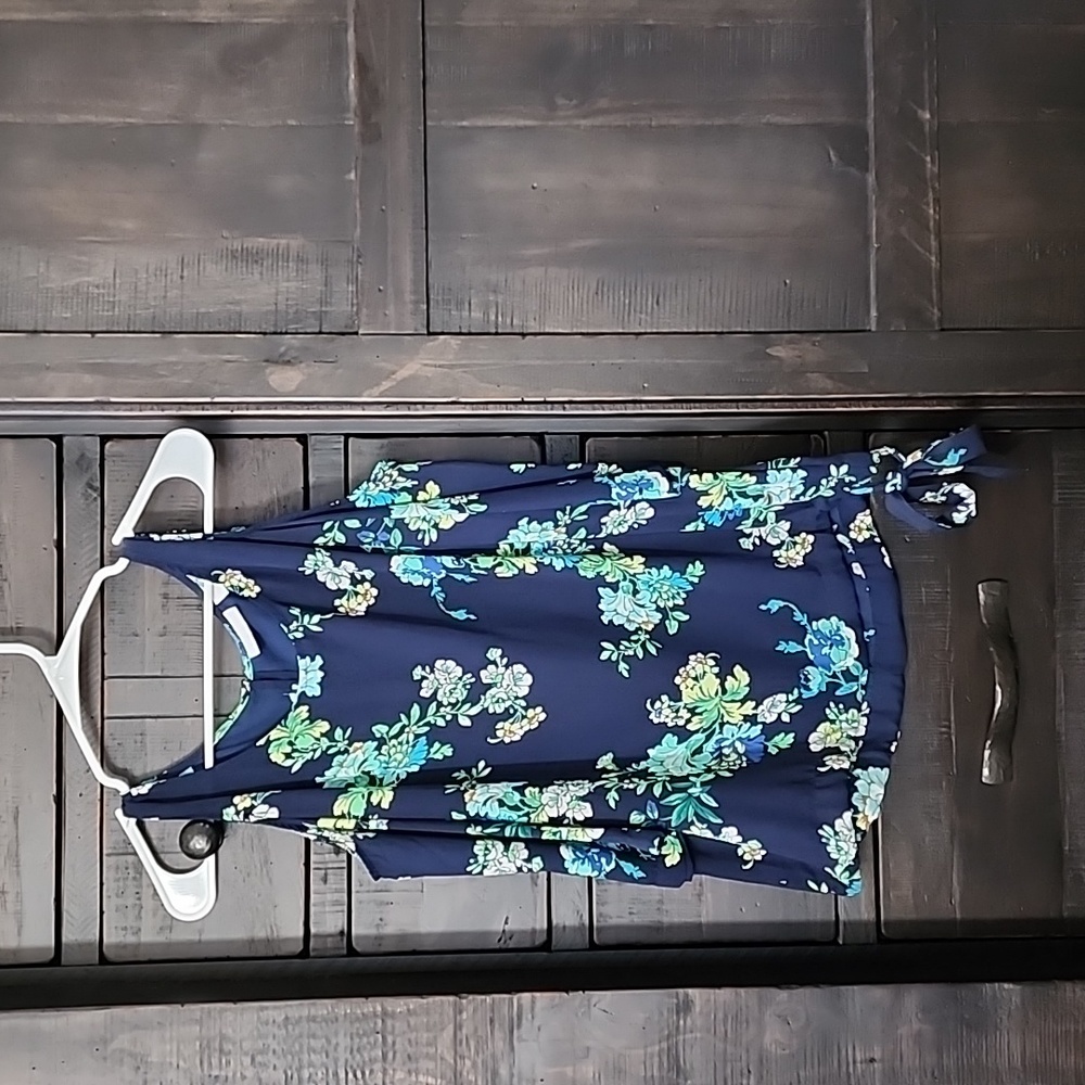 💙 Cold-Shoulder Top